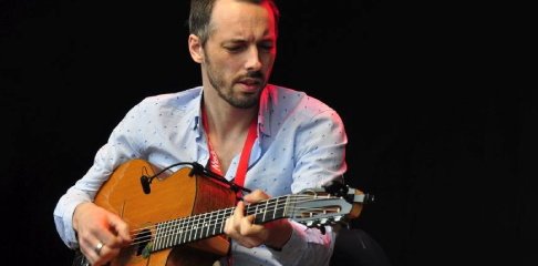 Julien Cattiaux professeur de guitare pour les enfants