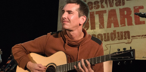 Nicolas Blampain professeur de fingerpicking à la Swing Romane Académie