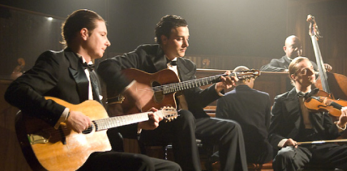 Romain Constant professeur de guitare swing à la Swing Romane Académie