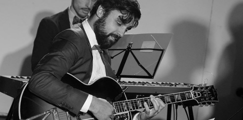 Romain Vuillemin professeur de guitare swing à la Swing Romane Académie