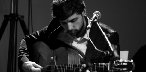 Romain Vuillemin professeur de guitare swing à la Swing Romane Académie